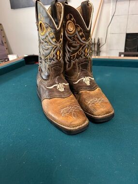 Boys  Brown Embroidered Western Cowboy Boots - Classic Ranch Style